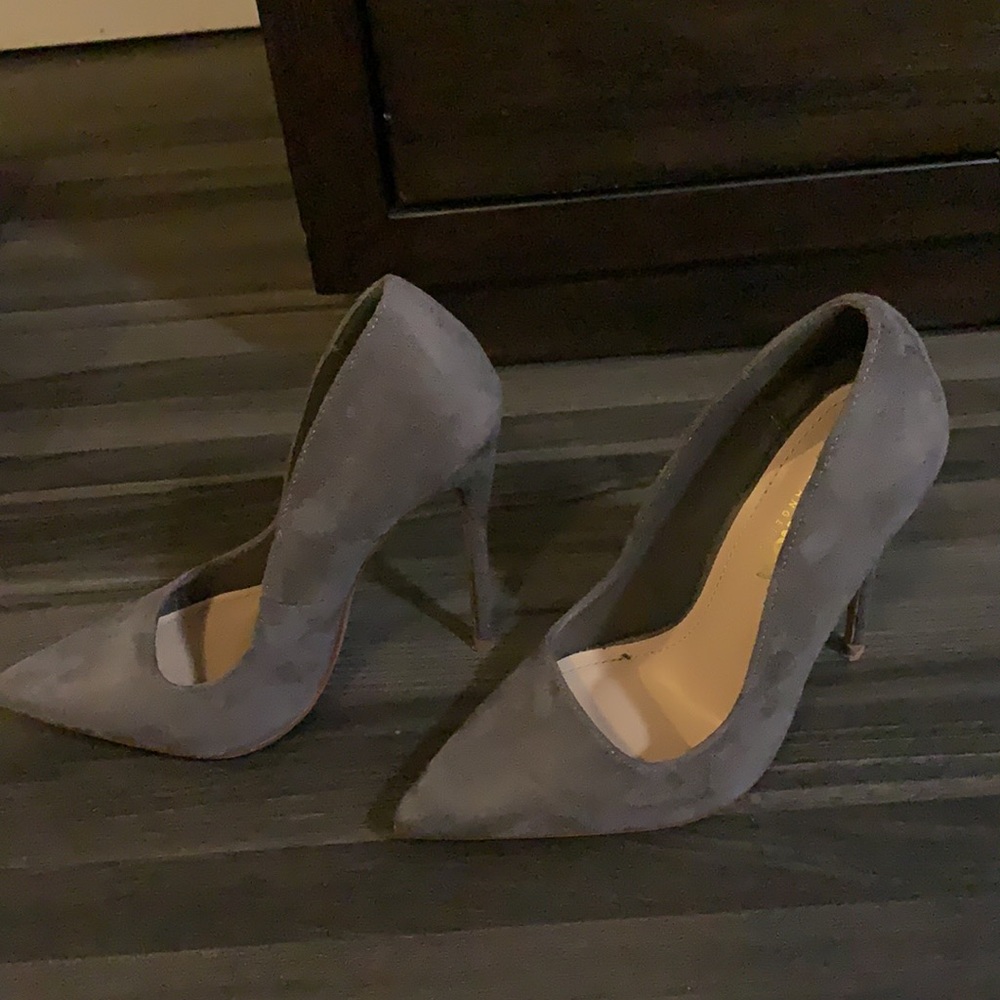 Fashion Nova Heels like new ! I have the box - Picture 3 of 7
